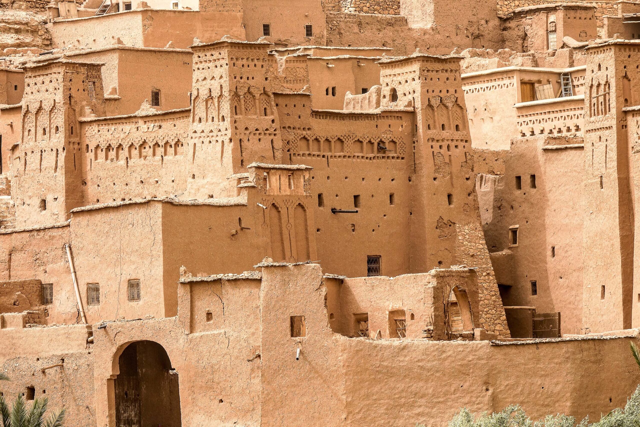 closeup-shot-buildings-made-concrete-sun-morocco (1)