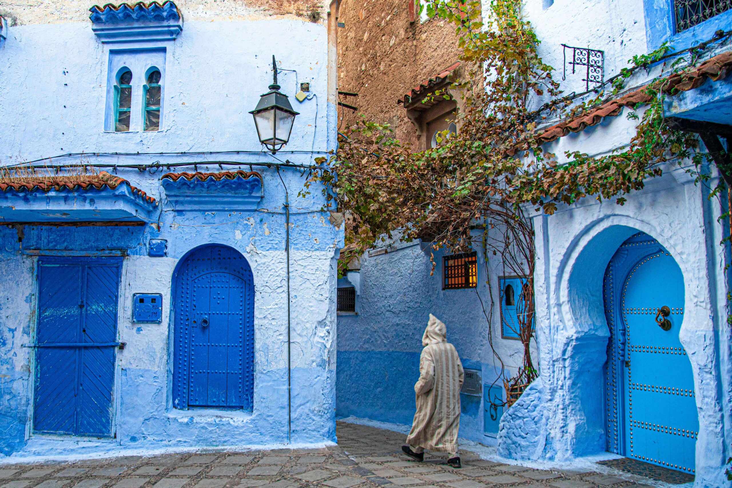 man in djellaba chaouen (1)