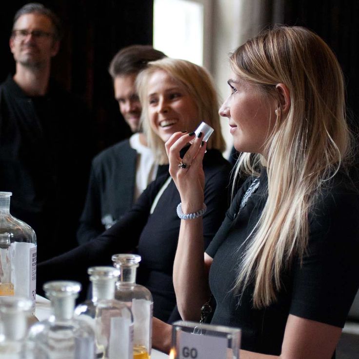 Individuelles Parfum _ Duft-Workshop _ Frau Tonis…